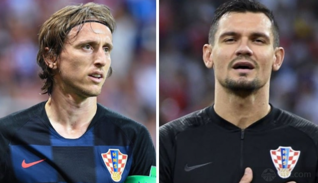 揭幕战以 揭幕战以